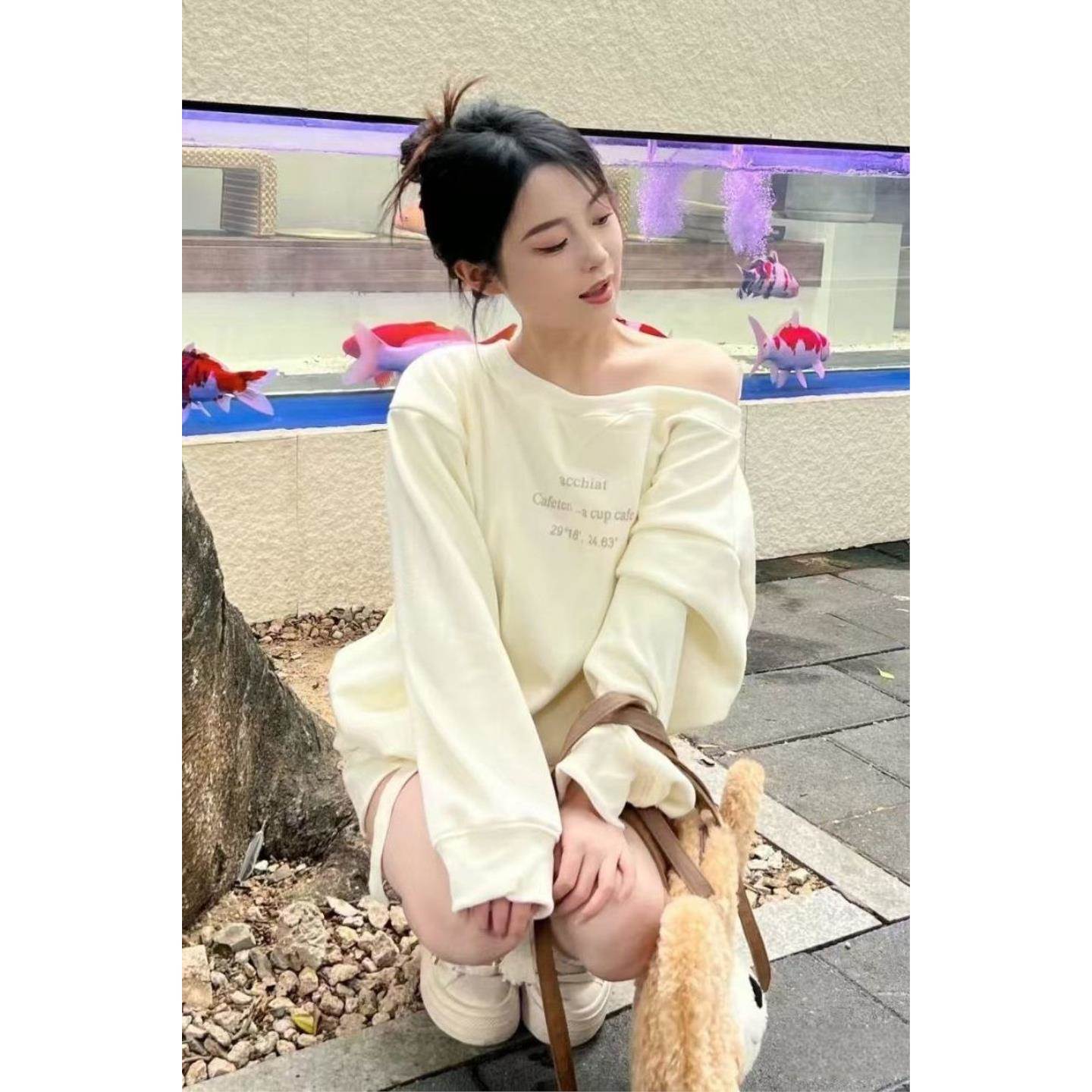 早秋小众设计感网红一字肩卫衣女高腰遮胯半身裙春秋新款两件套装