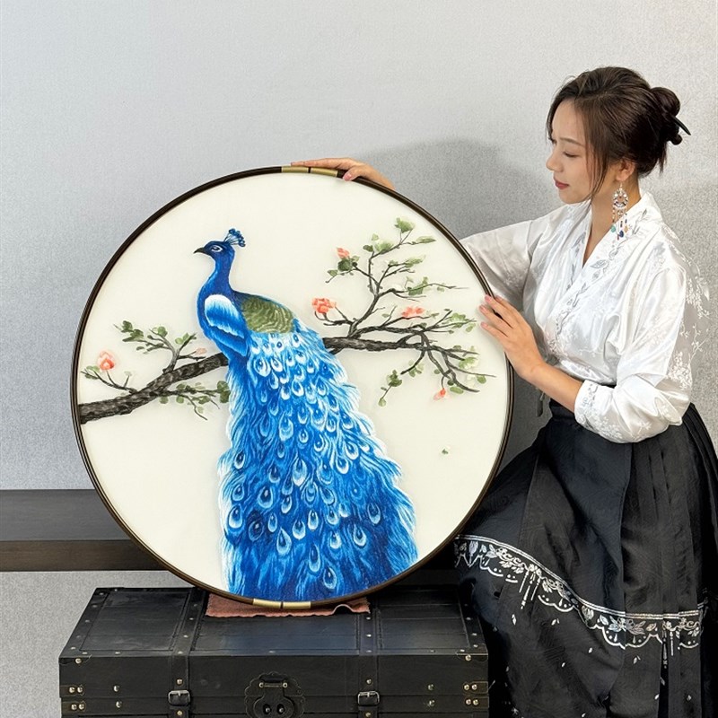 新中式苏绣圆形挂画刺绣成品孔雀带框餐厅玄关刺绣装饰画80cm直径图片