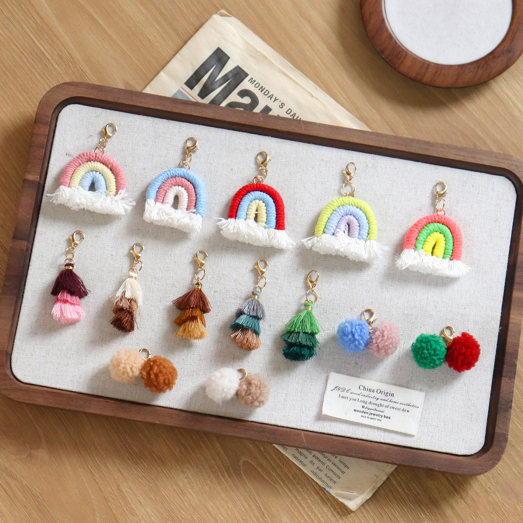 MIU系秋冬新款彩虹流苏圣诞毛球鞋带扣德训鞋高级感鞋花鞋包挂饰,服饰配件/皮带/帽子/围巾,鞋扣,淘宝优惠券,粉丝福利购,淘宝优惠卷