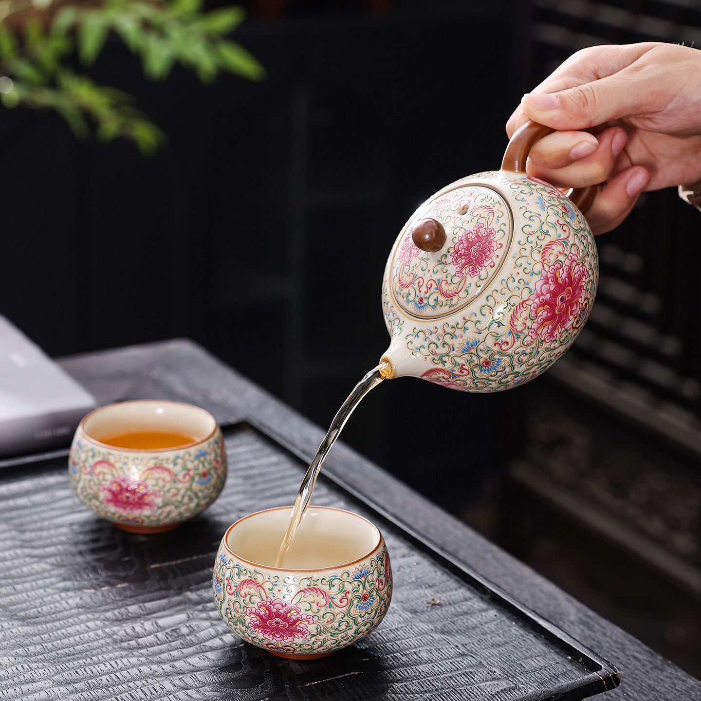 缠枝莲一壶二杯功夫茶具