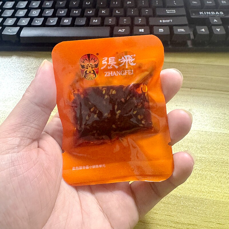 新货张飞灯影牛肉丝100g四川成都特产牛肉干小包充饥零食休闲小吃