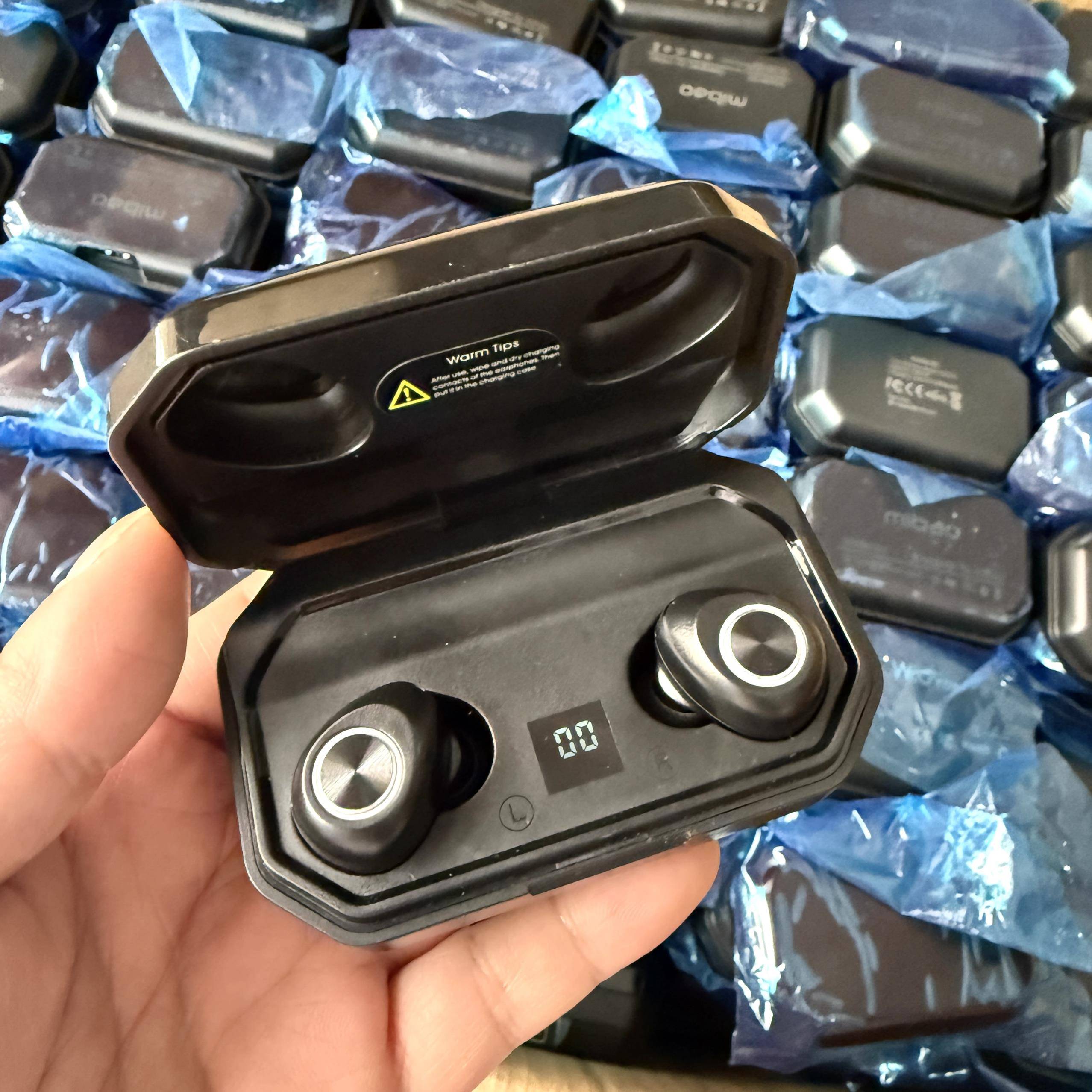 TWS蓝牙耳机 高通QCC3020芯片 充不进电 需自行换电池 不包好坏