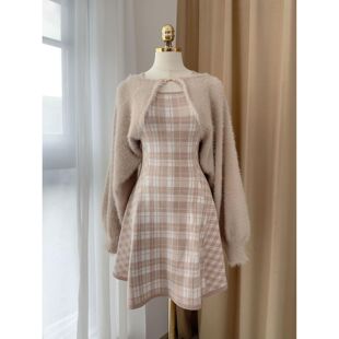 日系甜美粉色毛绒披肩+格纹连衣裙两件套秋冬设计感气质短裙套装