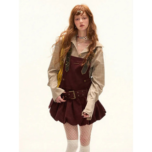 秋季新款背带裙复古休闲裙子女2025甜辣短款设计感百搭吊带连衣裙