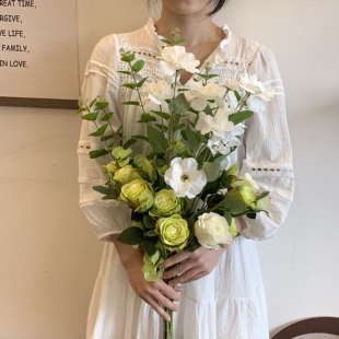 (清欢)绿玫瑰蝴蝶花白芙蓉白绿色花束花尤加利清新感仿真花摆件