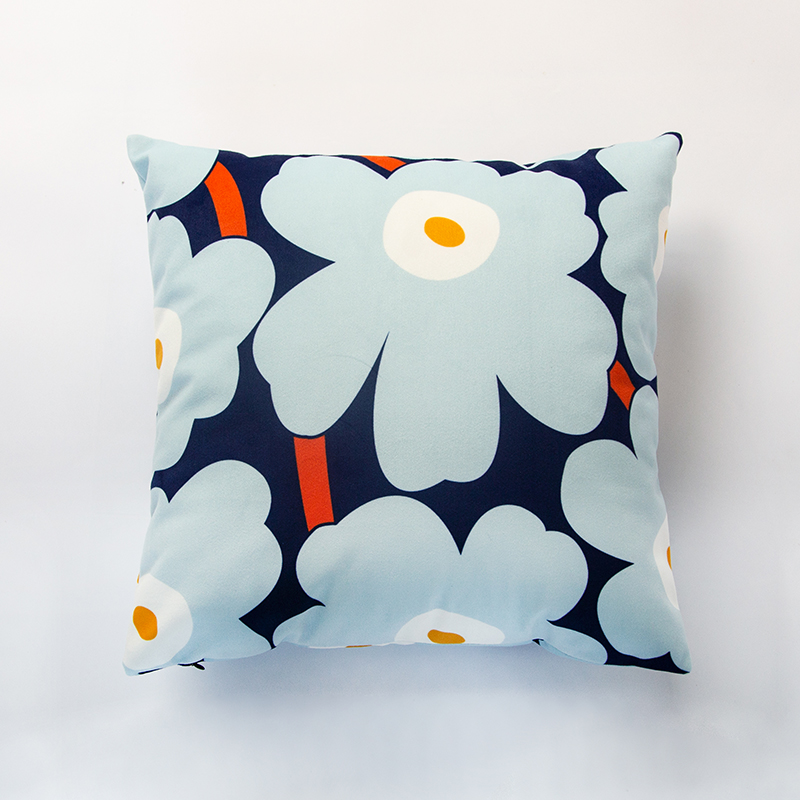 法兰绒抱枕毯车载两用办公室空调被折叠午睡毯子花朵清新珊瑚绒