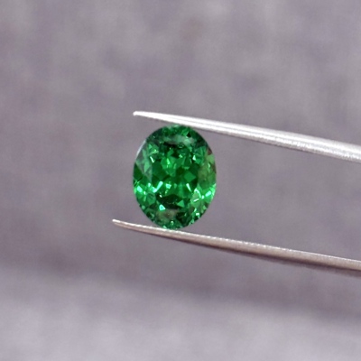 椭圆鸽子蛋形培育沙弗莱绿 钇铝石榴石YAG 3x4~8x10mm 首饰主石