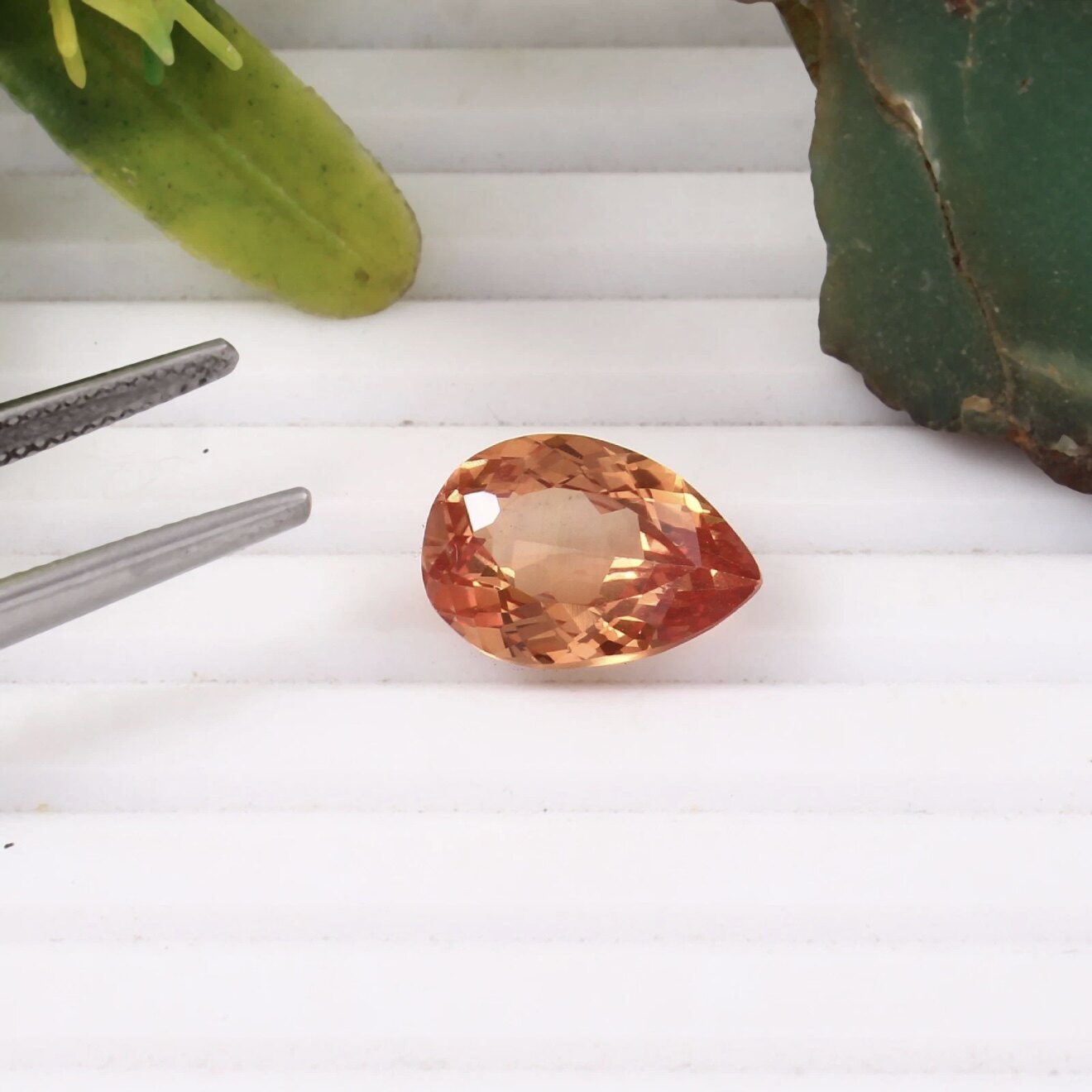 实验室培育蓝宝石芬达色水滴梨形耐热裸石 18K金戒指项链镶嵌主石