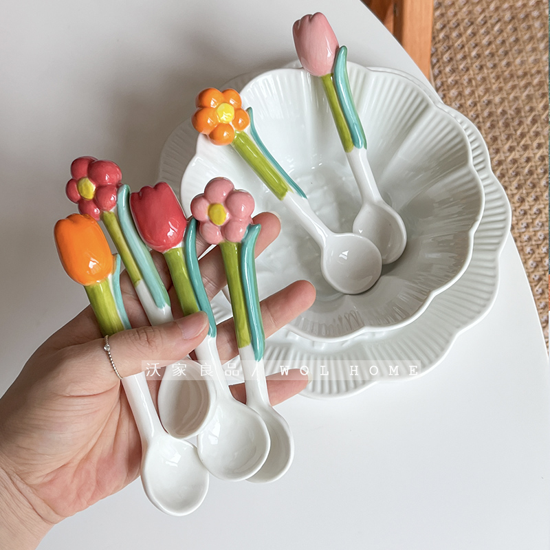 韩式少女心浮雕郁金香花勺子陶瓷勺子搅拌勺家用咖啡勺甜品勺汤匙