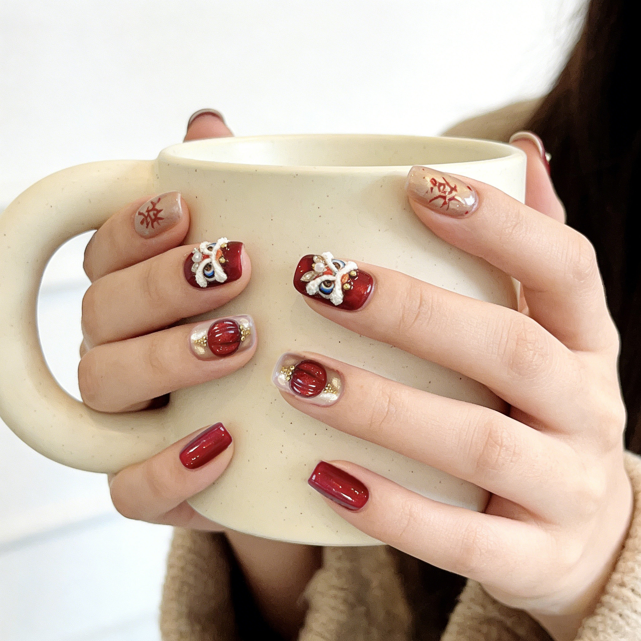 新年醒狮033红色灯笼舞狮图案纯手工穿戴甲短款高级感可拆卸美甲,彩妆/香水/美妆工具,穿戴甲/甲片,淘宝优惠券,粉丝福利购,淘宝优惠卷