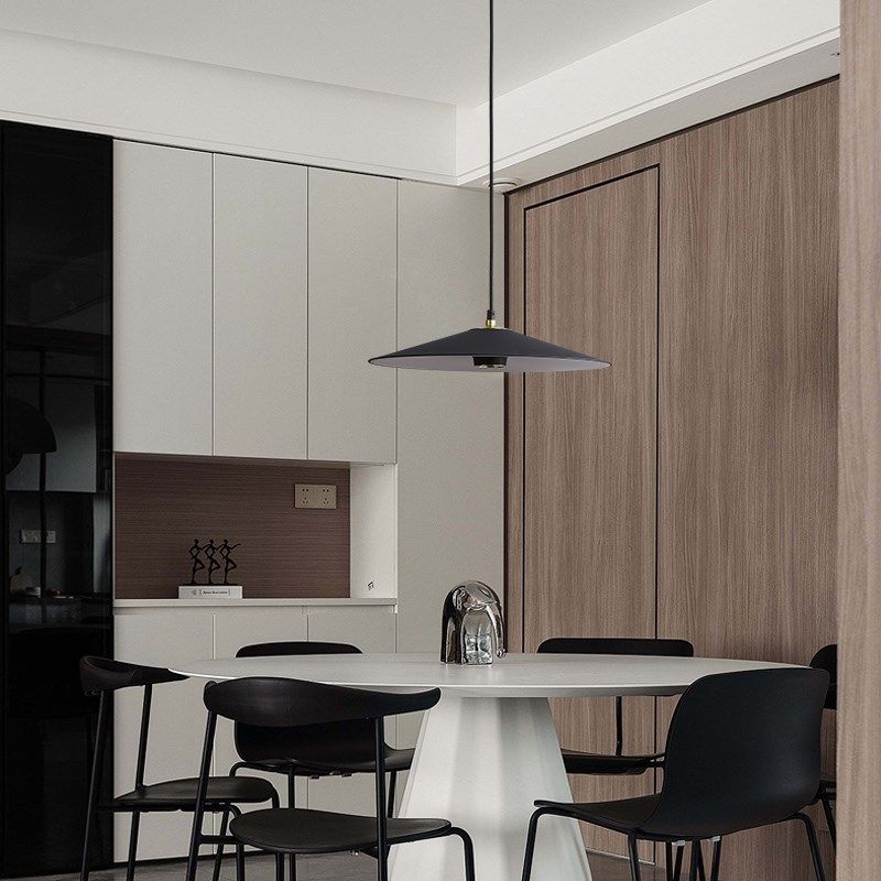 现代个性创意新款极简吊灯单头O餐桌圆形飞碟吊灯