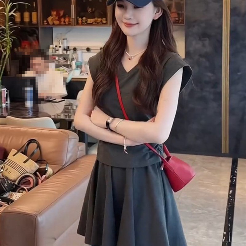 韩系时尚穿搭套装女夏正肩小飞袖v领短袖t恤A字松紧腰短裙两件套