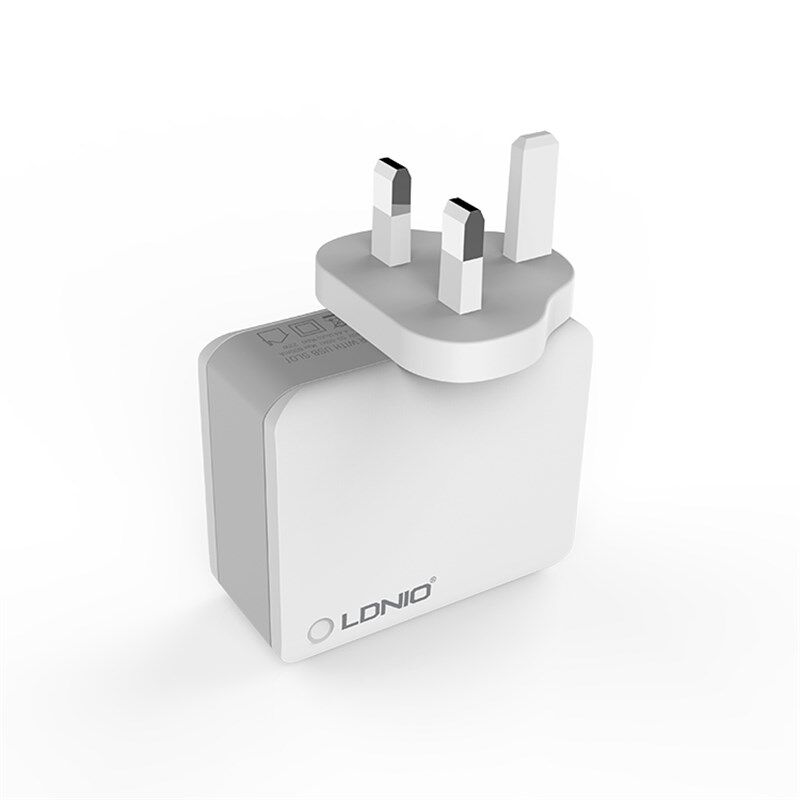 多功能家用旅行四位U充电器接口 数据线插座转换英标通用