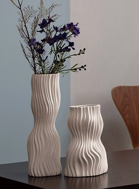 JOJO L. D.hnge.褶皱陶瓷瓶高档现代客厅丨变幻