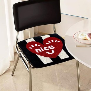 四季通用簇绒坐垫家用办公室久坐屁股垫爱心毛绒椅垫防滑隔凉座垫