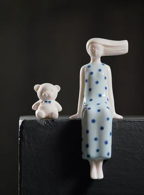 现代简约陶瓷女孩摆件客厅电视柜房间桌面家居装饰品朋友生日礼物