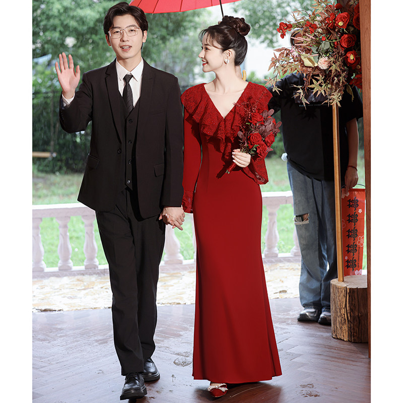 长袖敬酒服新娘v领缎面酒红色订婚结婚晚礼服裙女2024新款秋冬季