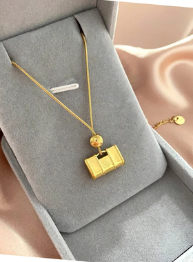 新款高级感长命锁招财毛衣链