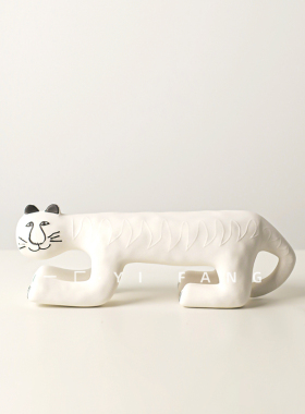 一匚 创意样板间抽象大脚虎陶瓷 售楼部客厅民宿书房装饰品