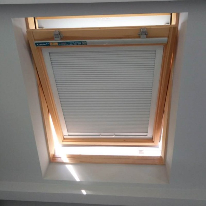 阁楼天窗遮阳帘斜屋顶遮光窗帘手动窗纱一体电动蜂巢帘