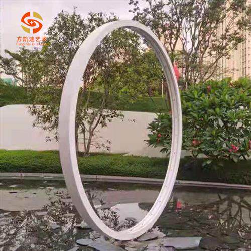现货创意不锈钢圆圈雕塑景观铁艺户外酒店庭院水池水景装饰品