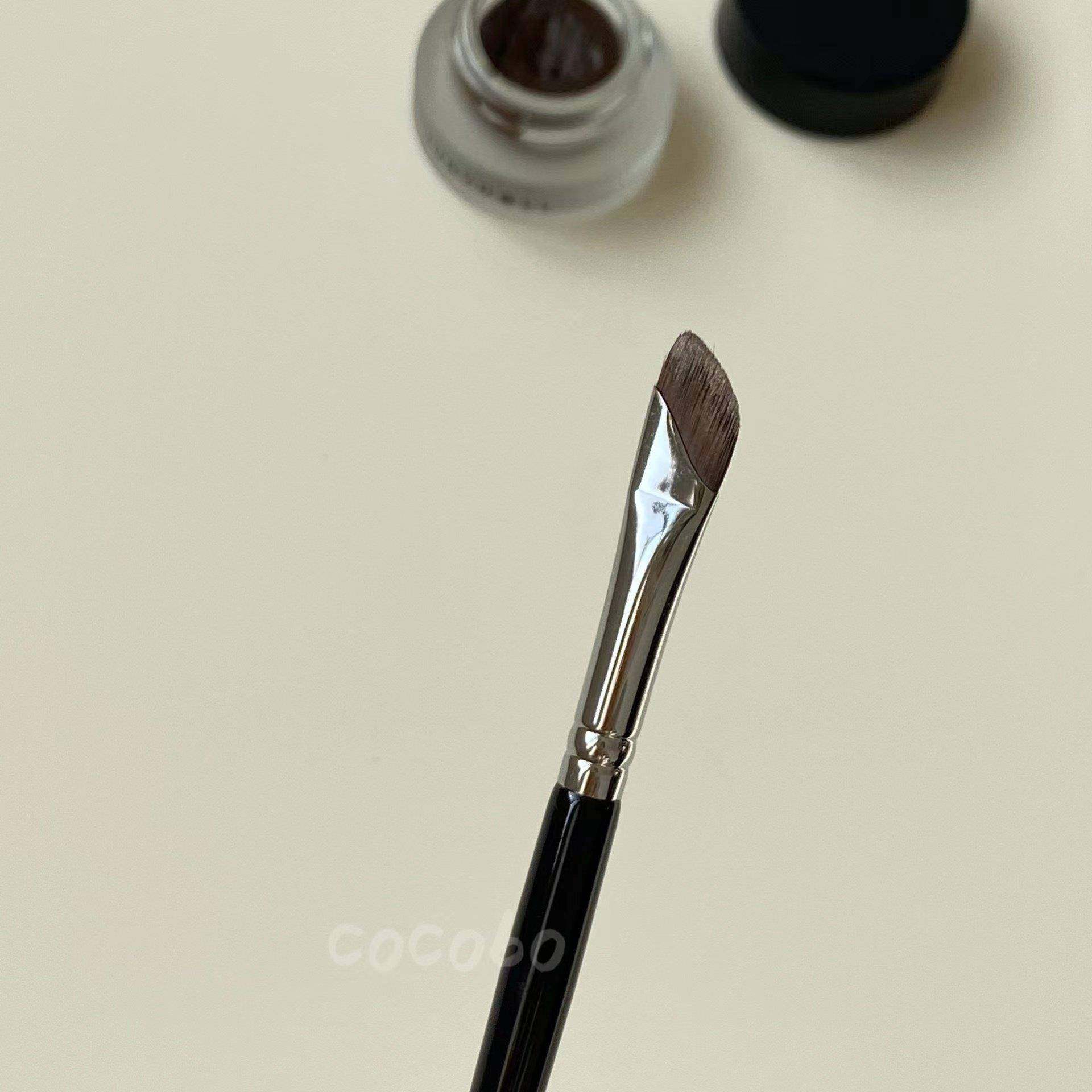 逼着我朋友一人买一把可可棒镰刀眼线刷巨细扁平卧蚕刷泪沟遮瑕刷,彩妆/香水/美妆工具,化妆刷,淘宝优惠券,粉丝福利购,淘宝优惠卷