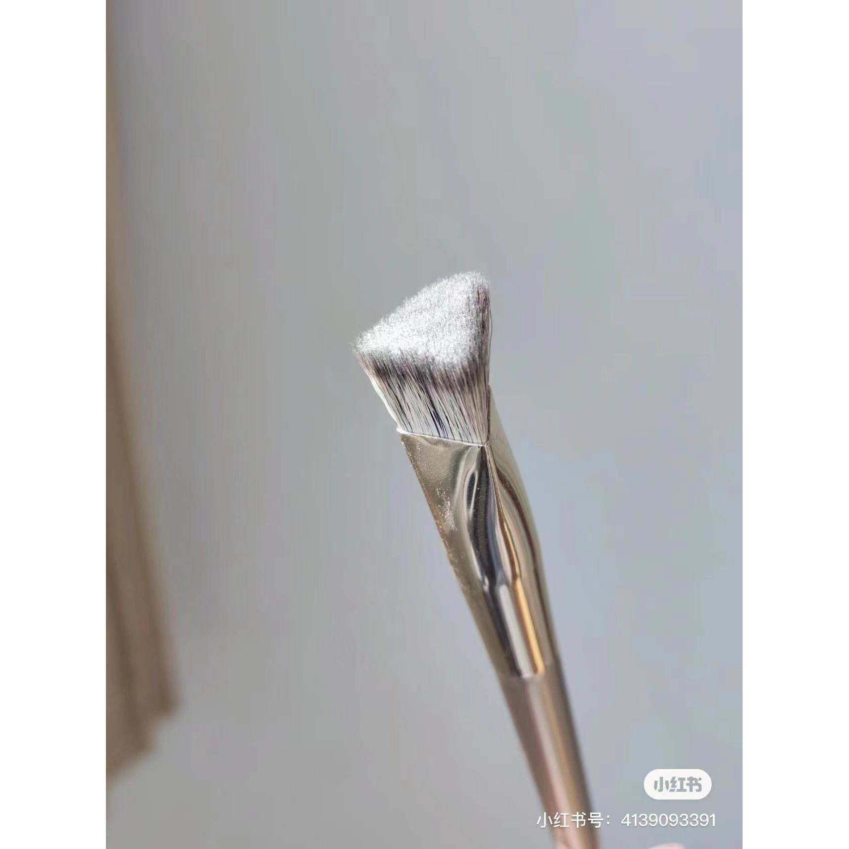 一键提亮！ 三角熨斗高光刷/腮红点彩刷上妆清透/镰刀鼻影刷宿星,彩妆/香水/美妆工具,化妆刷,淘宝优惠券,粉丝福利购,淘宝优惠卷