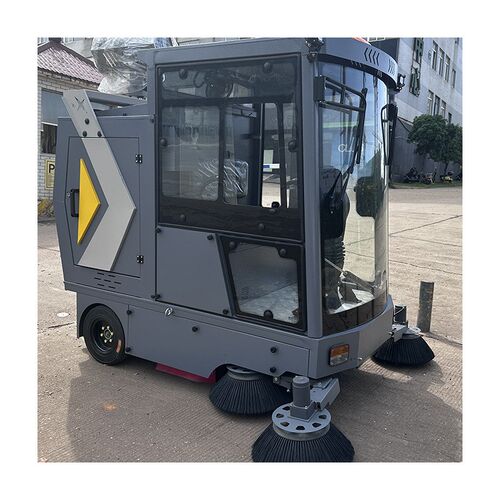 绿地多功能扫地车带雾炮款 清扫杆可伸缩2200路面清扫车厂家