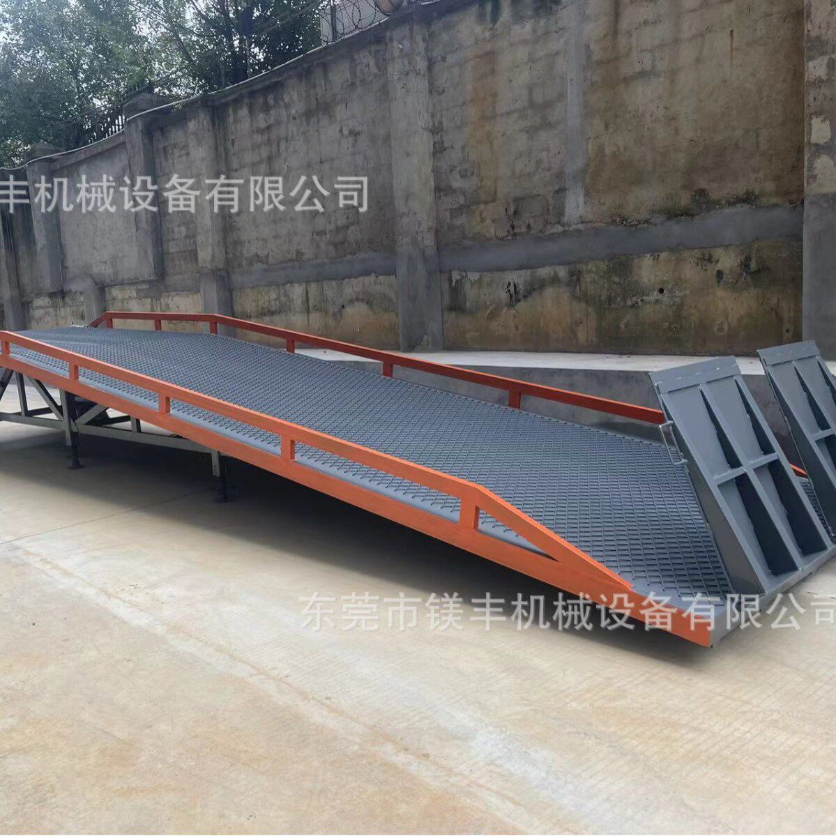 登车桥叉车过桥平台货柜集装箱升降平台移动式液压上货平台