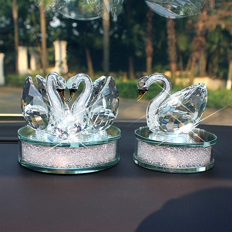 高档汽车摆件水晶天鹅可爱创意车内饰品用品车载香水座式香水男女