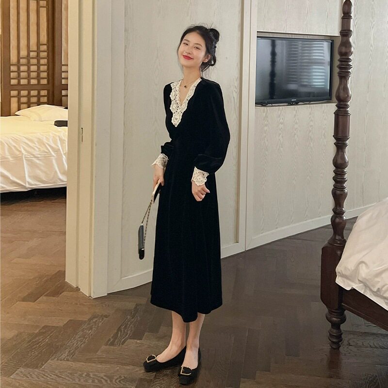 法式赫本风黑色年轻款丝绒连衣裙女春装新款高端气质修身2025
