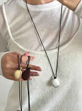覆古简约皮绳酒壶吊坠项炼女小众高级感百搭长款冷淡风毛衣炼配饰