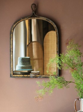复古做旧圆弧铁艺梳妆镜卫生间家用贴墙壁挂装饰摆件侘寂风化妆镜