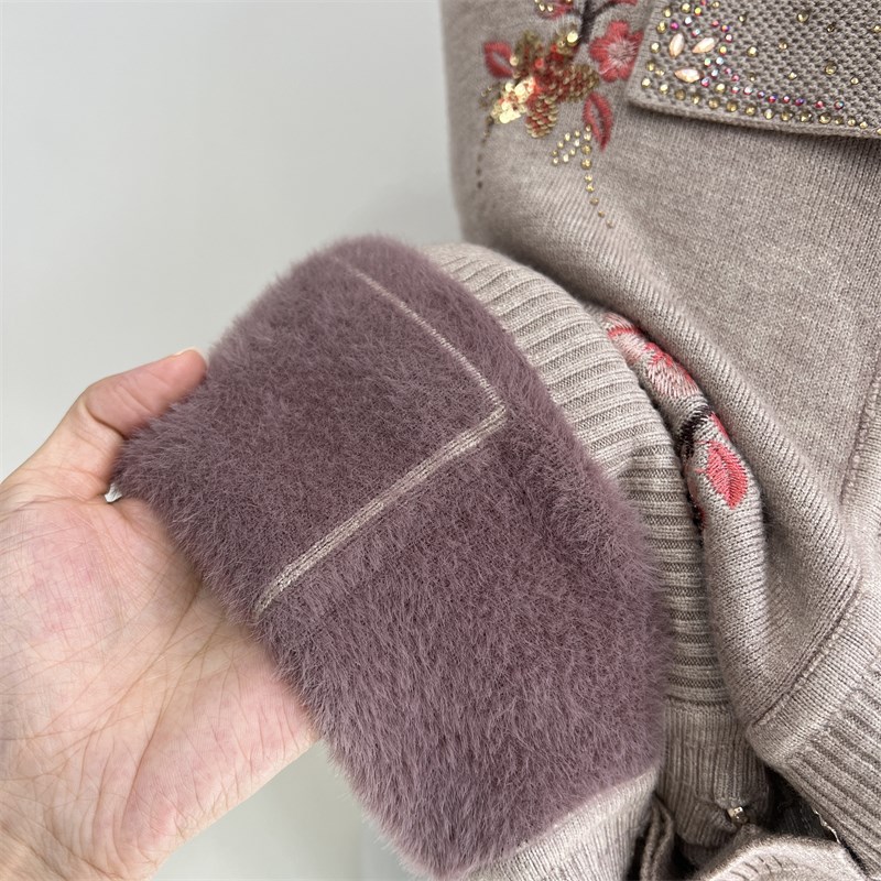 老年妈妈冬装加绒加厚毛衣外套女宽松针织开衫老人奶奶保暖羊毛衫