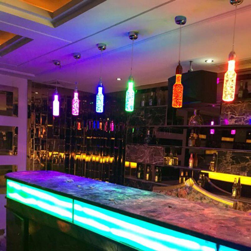彩色酒吧台酒柜台灯红黄蓝绿光舞台水晶瓶酒瓶七彩灯