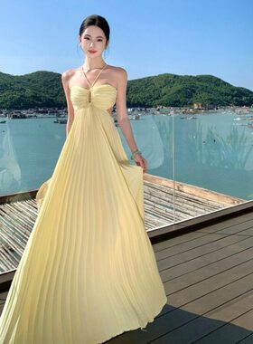 法式高级绝美感海边度假氛围感露背镂空压褶挂颈洋装海岛度假裙