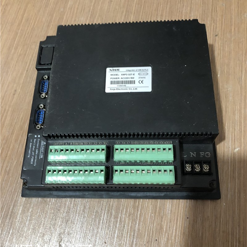 信捷触摸屏XMP2-32T-E 5W 220V 不包好坏通电无显示无维修