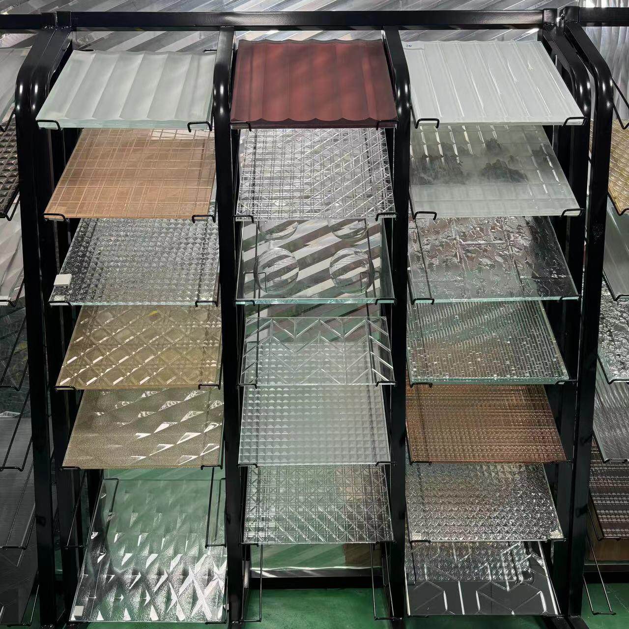 广东车刻玻璃定制热熔压铸立体艺术膨化熔模电镀雕刻钢化玻璃厂家