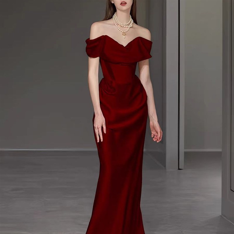法式酒红一字肩高级缎面轻婚纱新娘订婚结婚迎宾出门敬酒晚礼服裙