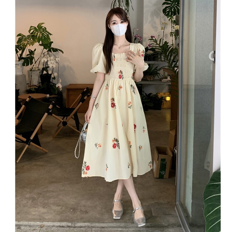 法式茶歇短袖方领连衣裙女夏季2024新款温柔显瘦碎花中长款A字裙