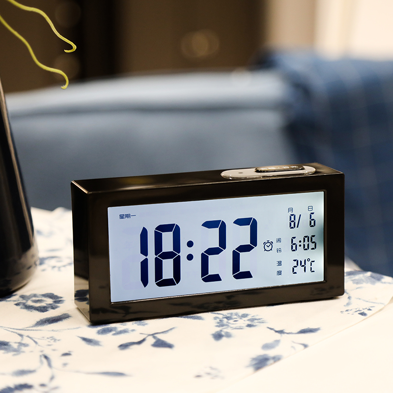 康巴丝电子充电闹钟创意学生用静音床头卧室夜光儿童简约智能时钟