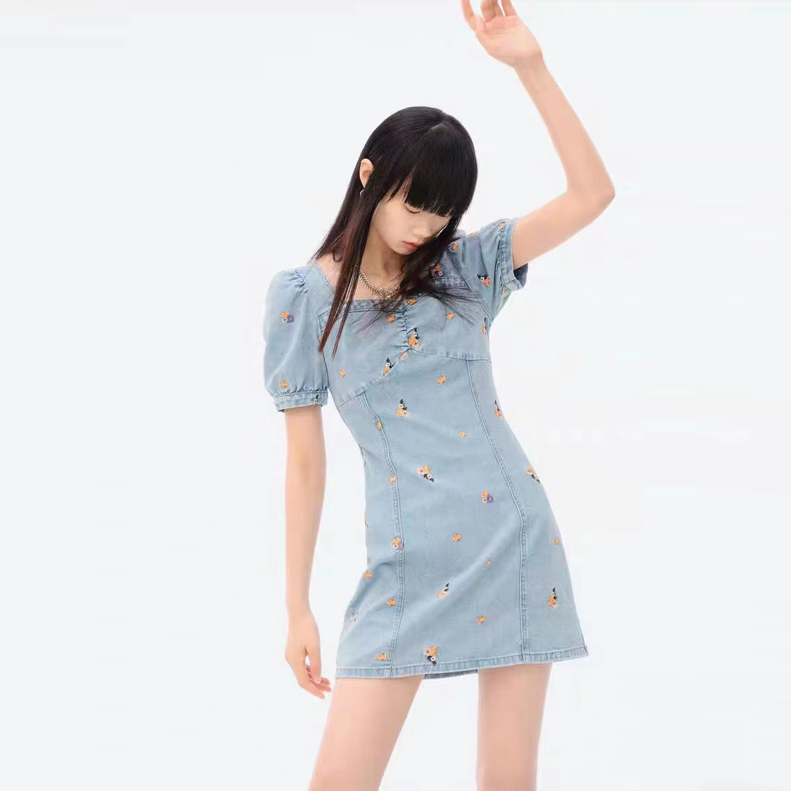 鸟家正品撤柜剪牌女装 夏季短袖法式刺绣牛仔短款连衣裙 L586