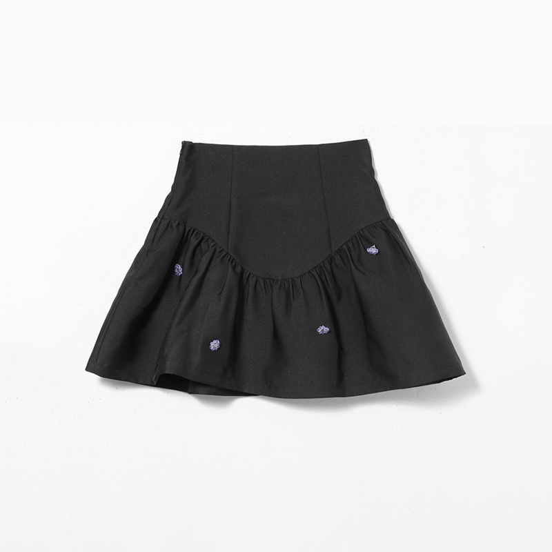 夏季透气亲肤短裙子钉花蓬蓬短裙