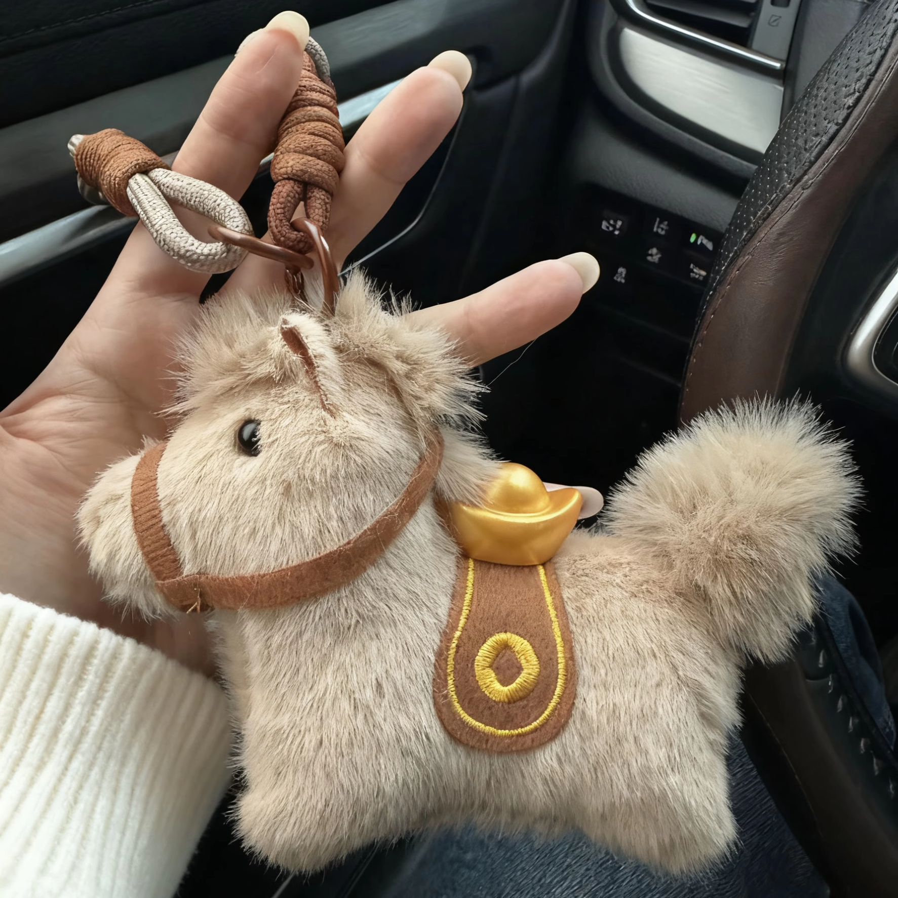 被问爆的新年小马挂件!