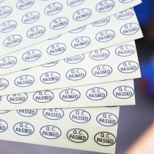 包邮白色椭圆形QC标贴 QCPASS质检不干胶标签纸产品合格贴纸