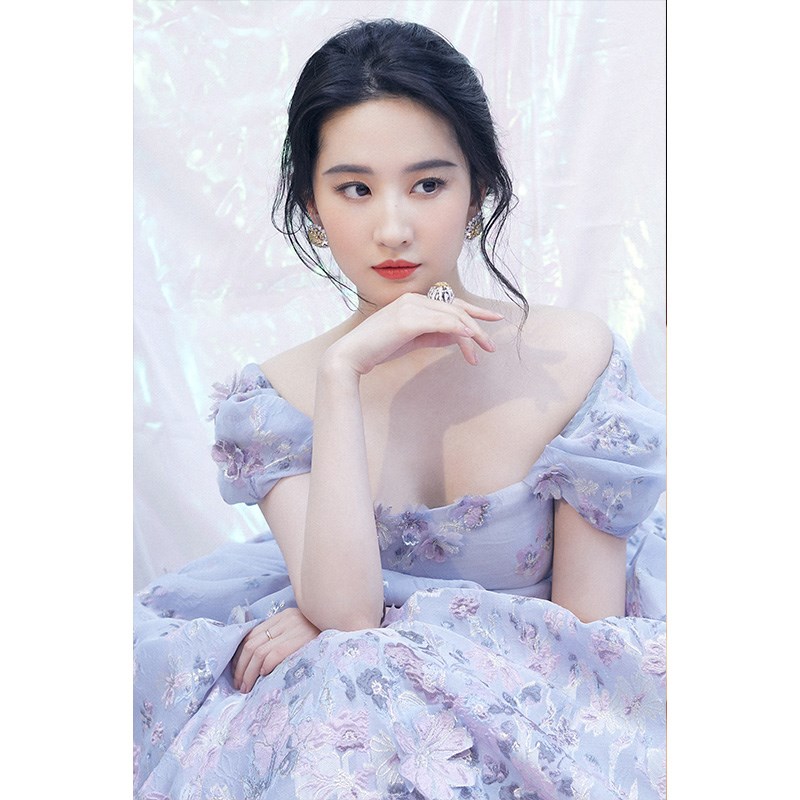 刘亦菲海报贴画周边美女墙贴宿舍装饰床头可寝室装饰墙贴自粘壁画