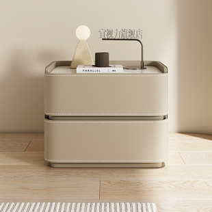 奶油风轻奢高级感马鞍皮简约现代卧室家用 实木岩板床头柜2025新款