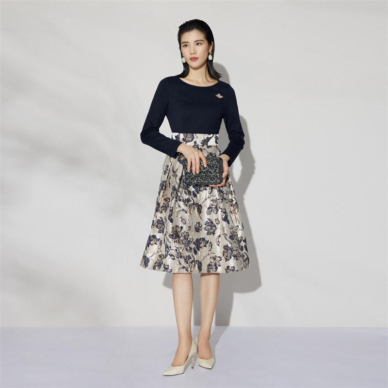 粉蓝衣橱东方古典针织提花礼服裙女2025春秋新款修身假两件连衣裙