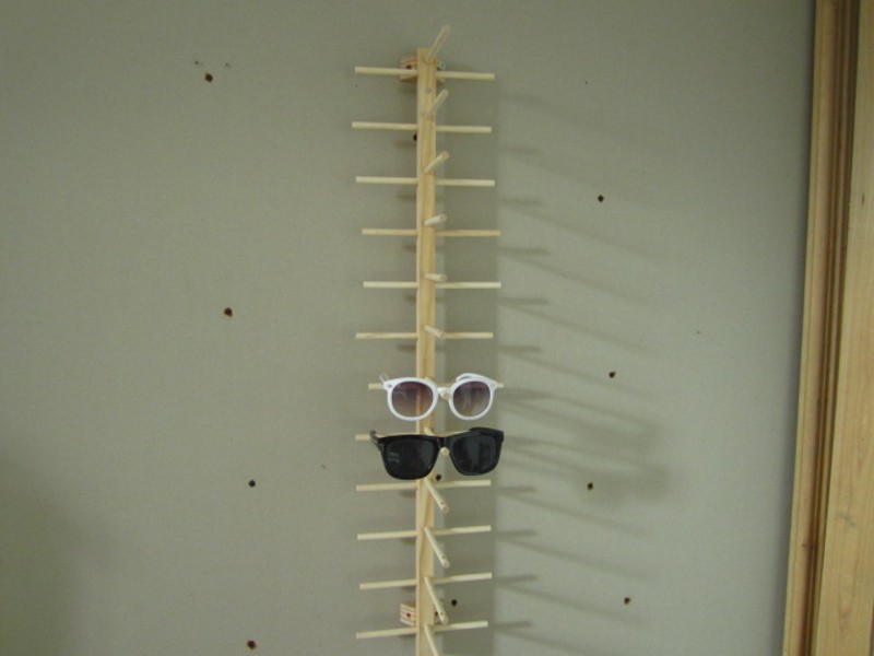 墙壁实木眼镜展示架太阳镜陈列道具挂墙实木眼镜展架,