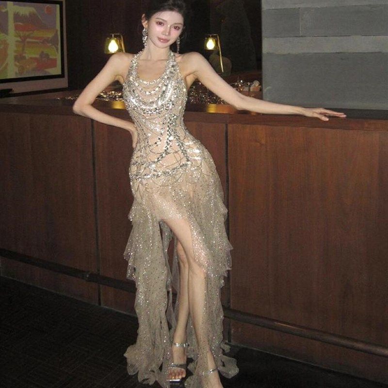 挂脖高端爆闪晚礼服女高级感生日年会轻奢千金风订婚宴鱼尾婚纱